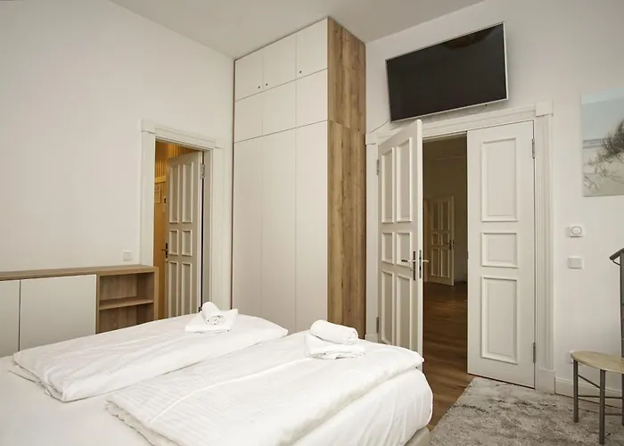 First 2-3 Διαμέρισμα *